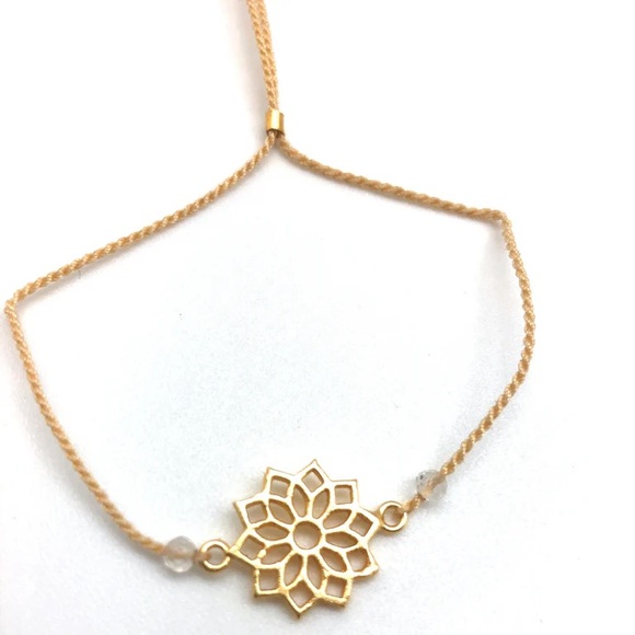 ROCK PARADISE ✨ CROWN CHAKRA BRACELET WITH ELECTROPLATED CHARM & GEMSTONE BEADS - Picture 5 of 7